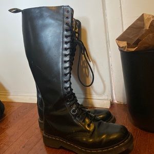 Dr. Martens 1B60s